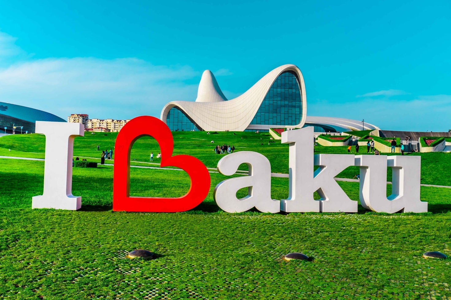 Top 5 Must-See Spots on a Baku Walking Tour